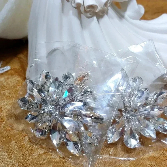 8pc. Unique One-Of-A-Kind Tiara Bridal Package with everything you need - Picture 9 of 17